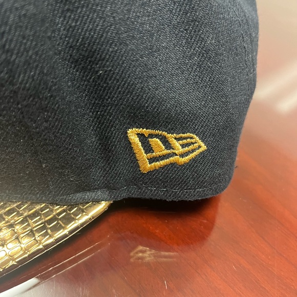 NWT New York Yankees gold embossed hat - Picture 5 of 6